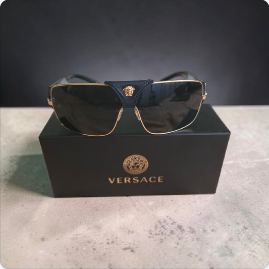 Herren & Damen Sonnenbrillen ,,VERSACE" Original!  Brillengläser Farbe in Schwarz. Rahmengläser in Gold.