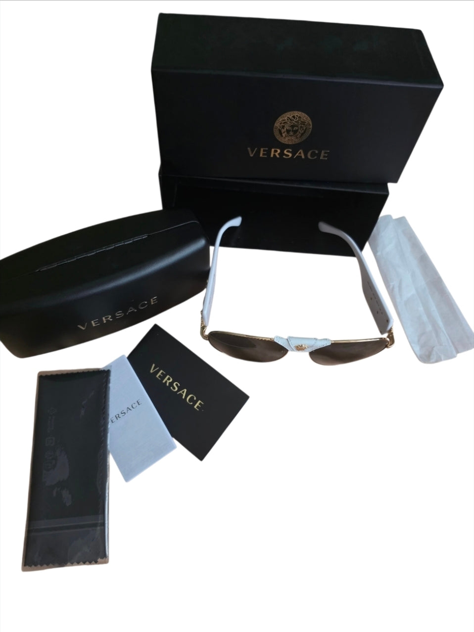 Sonnenbrillen  Herren & Damen Neu" Original ,,VERSACE "  Brillengläser Farbe in Schearz.