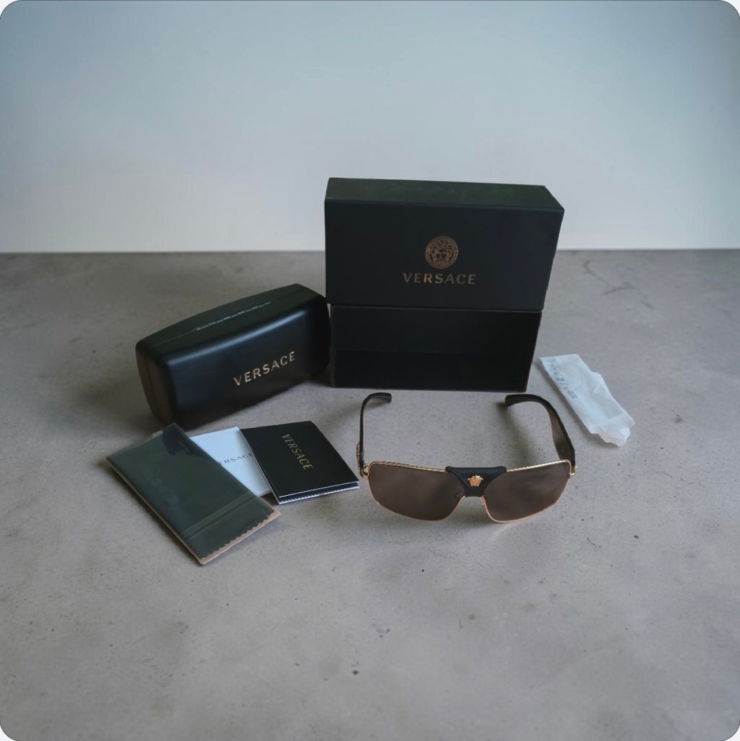 Herren & Damen Sonnenbrillen ,,VERSACE" Original!  Brillengläser Farbe in Schwarz. Rahmengläser in Gold.